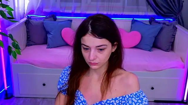 NikkaBush online show from November 9, 2025, 5:22 am