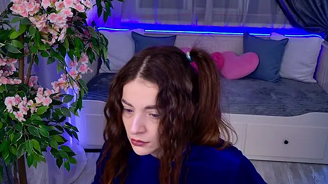 NikkaBush online show from October 16, 2025, 5:38 am