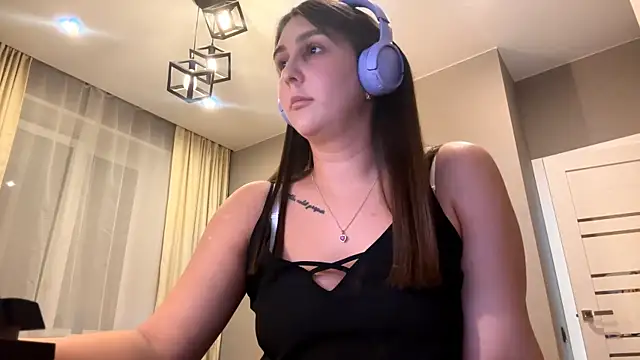 Snapshot of RoseRossi chatting on October 8, 2025, 10:17 am RoseRossi online show from October 8, 2025, 10:17 am