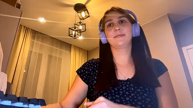 Snapshot of RoseRossi chatting on October 10, 2025, 10:05 am RoseRossi online show from October 10, 2025, 10:05 am