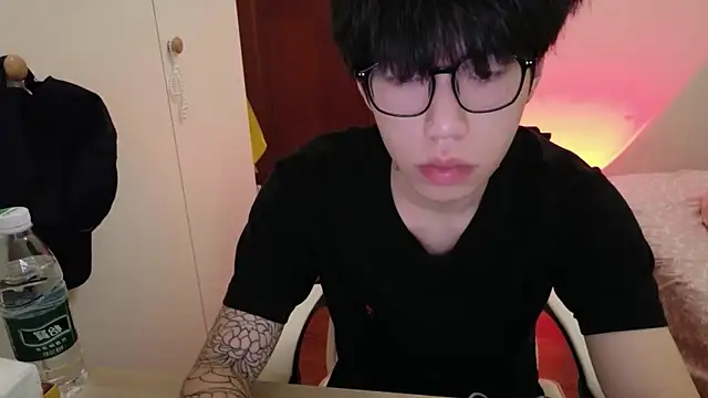 hangzi-0011 online show from February 5, 2026, 7:48 am