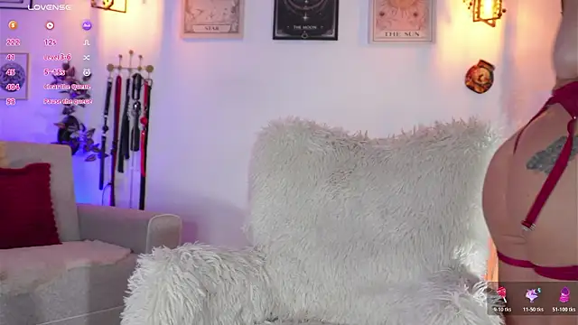 curlynatashaa online show from January 17, 2026, 5:44 am