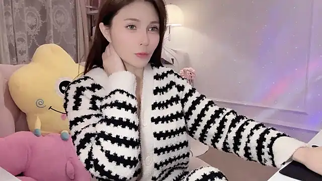 Snapshot of Titi-175 chatting on October 26, 2025, 10:37 am Titi-175 online show from October 26, 2025, 10:37 am