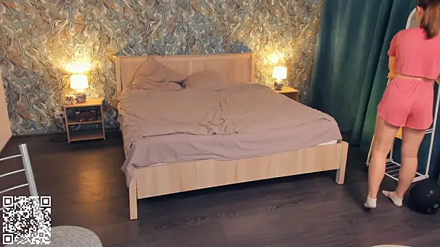 Snapshot of MondoNeko chatting on November 28, 2025, 7:08 am MondoNeko online show from November 28, 2025, 7:08 am