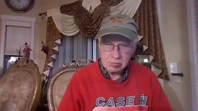 Snapshot of Farmall400 chatting on February 1, 2026, 6:11 am Farmall400 online show from February 1, 2026, 6:11 am