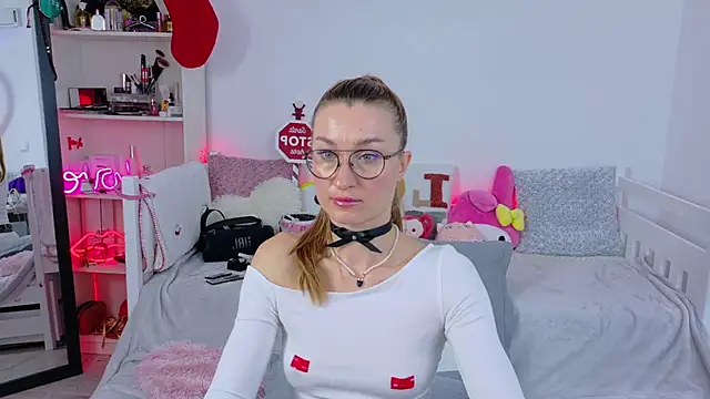 MysticRoxanne online show from December 2, 2025, 8:27 am