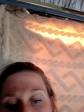 Queen2454 online show from April 19, 2026, 1:39 am