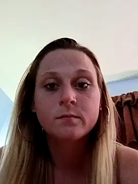Snapshot of Queen2454 chatting on April 24, 2026, 10:17 am Queen2454 online show from April 24, 2026, 10:17 am