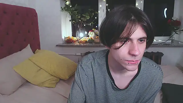 Ellis Rin online show from December 1, 2025, 4:24 am