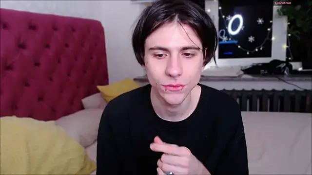 Ellis Rin online show from December 3, 2025, 7:46 pm