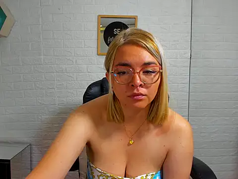 Snapshot of Eily_Blunts chatting on October 3, 2025, 12:50 pm Eily Blunts online show from October 3, 2025, 12:50 pm