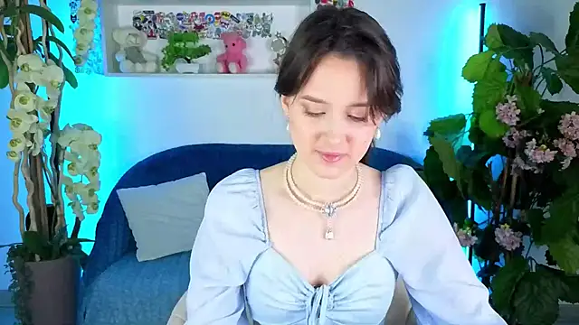 EvaSwen online show from October 23, 2025, 9:24 pm