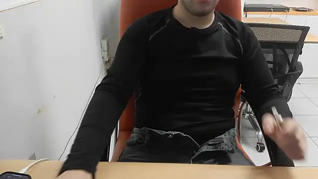 cazzo18cm3 online show from December 16, 2025, 12:31 pm