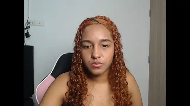 Snapshot of SelenaMoon_12 chatting on October 2, 2025, 4:05 am SelenaMoon 12 online show from October 2, 2025, 4:05 am