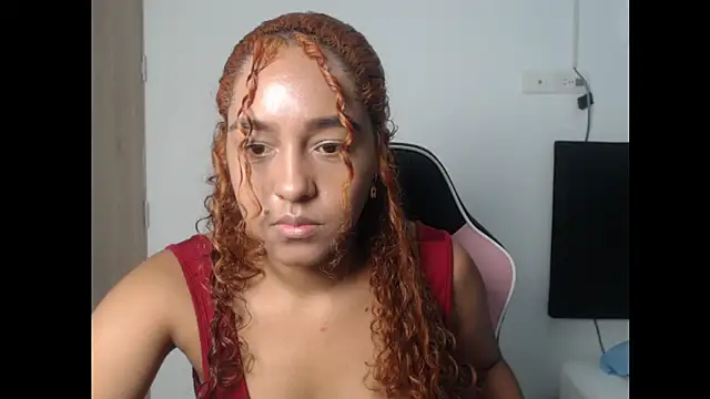 Snapshot of SelenaMoon_12 chatting on October 6, 2025, 4:02 am SelenaMoon 12 online show from October 6, 2025, 4:02 am