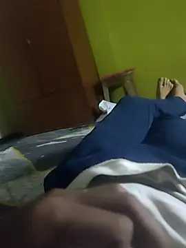 Hhhggghrrr3219 online show from September 29, 2025, 1:06 pm