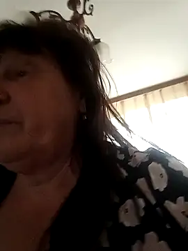 Apeesynka55211 online show from May 13, 2026, 12:01 pm