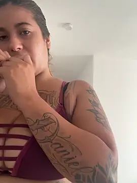 Snapshot of violeticafox chatting on October 1, 2025, 4:11 pm violeticafox online show from October 1, 2025, 4:11 pm