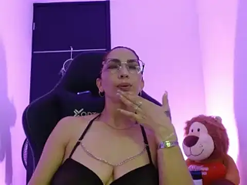 Angel blackhot online show from March 3, 2026, 2:29 am