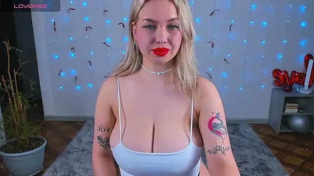 EvieMayson online show from March 20, 2026, 7:42 am