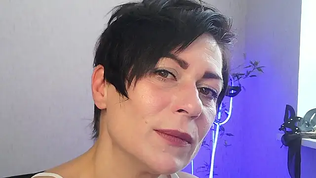 Ashley Brookss online show from November 22, 2025, 7:40 am