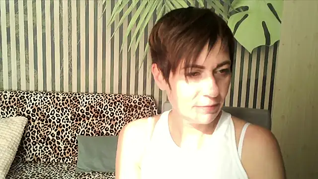 Ashley Brookss online show from October 11, 2025, 7:42 am