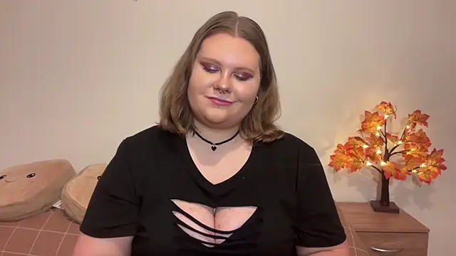 Snapshot of BriannaFlirty chatting on November 15, 2025, 7:18 pm BriannaFlirty online show from November 15, 2025, 7:18 pm