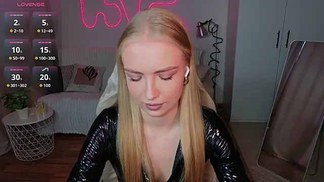 TessaGrays online show from April 27, 2026, 12:03 pm