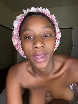 Snapshot of Sirah1 chatting on February 6, 2026, 8:05 pm Sirah1 online show from February 6, 2026, 8:05 pm