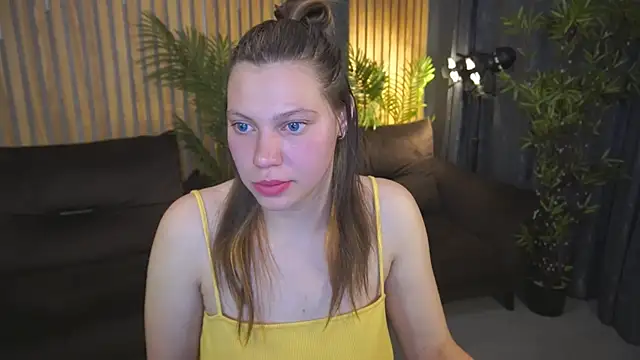 Snapshot of FuckMeDoll_ chatting on October 2, 2025, 2:53 pm FuckMeDoll online show from October 2, 2025, 2:53 pm