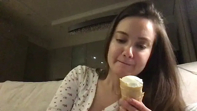 Snapshot of Justamanda1 chatting on October 4, 2025, 5:03 pm Justamanda1 online show from October 4, 2025, 5:03 pm