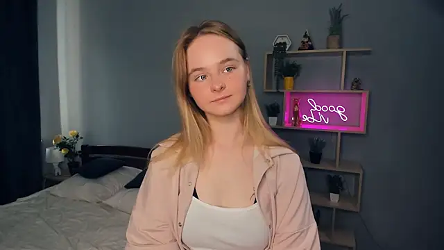 Snapshot of ChloeWestrum chatting on October 10, 2025, 7:09 am ChloeWestrum online show from October 10, 2025, 7:09 am