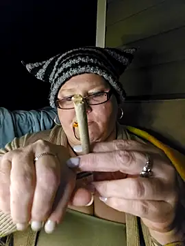 Snapshot of Budd_Bunney chatting on October 25, 2025, 1:16 am Budd Bunney online show from October 25, 2025, 1:16 am