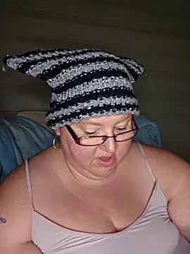 Snapshot of Budd_Bunney chatting on October 22, 2025, 11:58 pm Budd Bunney online show from October 22, 2025, 11:58 pm