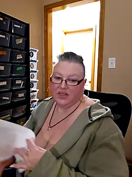 Snapshot of Budd_Bunney chatting on November 21, 2025, 2:10 am Budd Bunney online show from November 21, 2025, 2:10 am