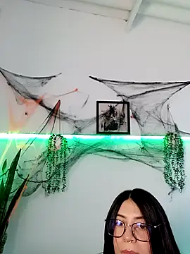 emma-green0 online show from October 29, 2025, 12:37 pm