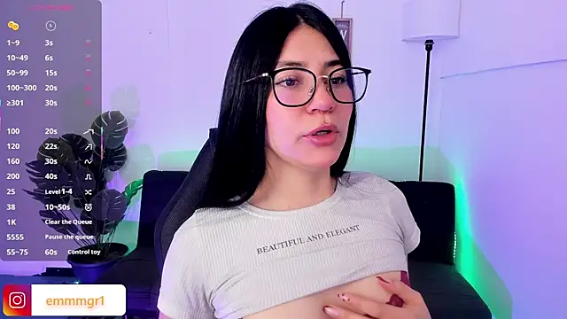 emma-green0 online show from November 3, 2025, 2:09 pm