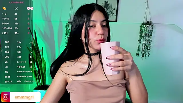 emma-green0 online show from November 14, 2025, 11:25 am