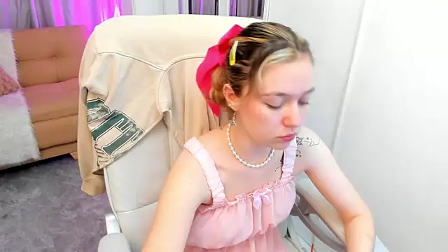 Lucia Copper online show from October 20, 2025, 12:17 pm