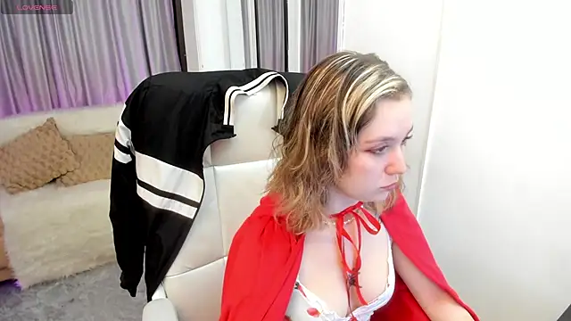 Lucia Copper online show from November 1, 2025, 3:35 am