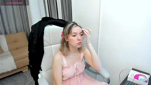 Lucia Copper online show from September 30, 2025, 1:17 pm