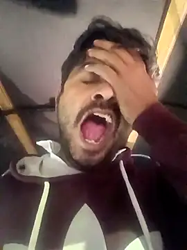 puneriboy32 online show from November 28, 2025, 5:24 pm