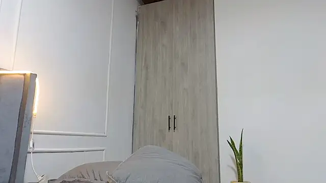 luxuryheaven 8 online show from November 14, 2025, 4:27 am