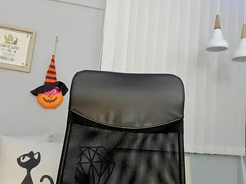 Lilo Rose online show from October 14, 2025, 1:12 pm