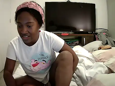 Snapshot of Bren033 chatting on October 8, 2025, 12:45 am Bren033 online show from October 8, 2025, 12:45 am