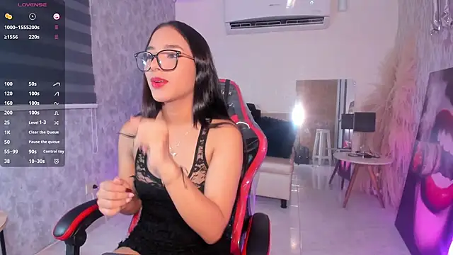 Luciaoregon online show from October 23, 2025, 1:10 pm