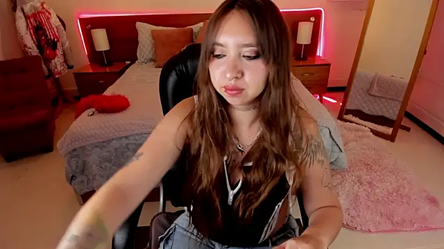 Scarlett  Cooper   online show from October 18, 2025, 12:18 pm