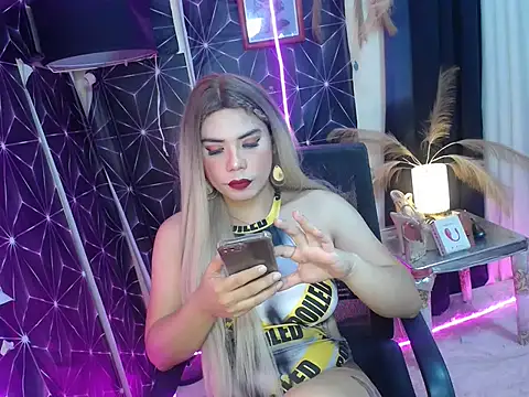 Snapshot of Kylaanne chatting on May 19, 2026, 1:56 am Kylaanne online show from May 19, 2026, 1:56 am