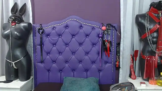 Sophie-dbs online show from November 13, 2025, 9:30 pm