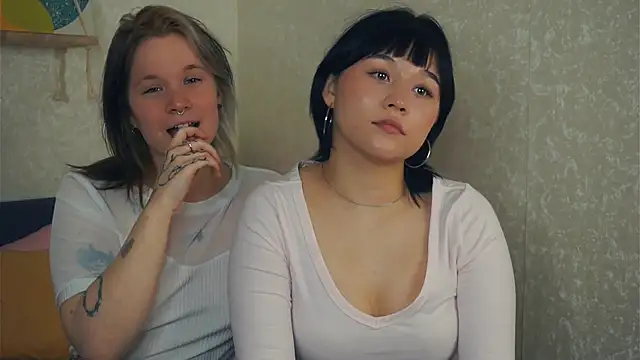 EviaVanveen online show from November 10, 2025, 8:30 am